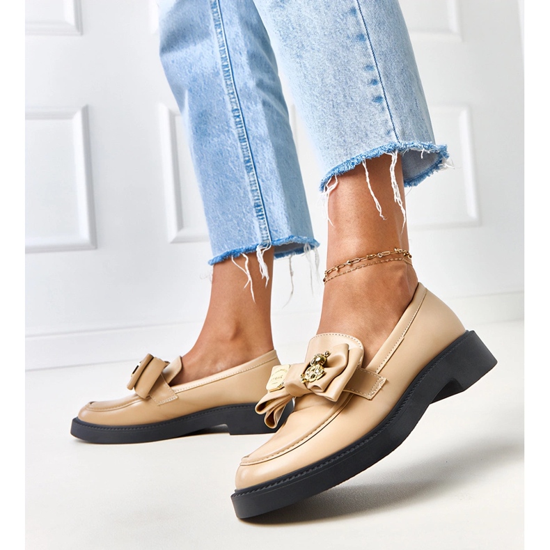 Beige -leipomot keula- ja teriwa -karhulla 2