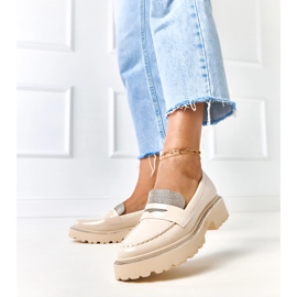 Laures -zirkonilla koristeltu beige lakattuja leipää 2