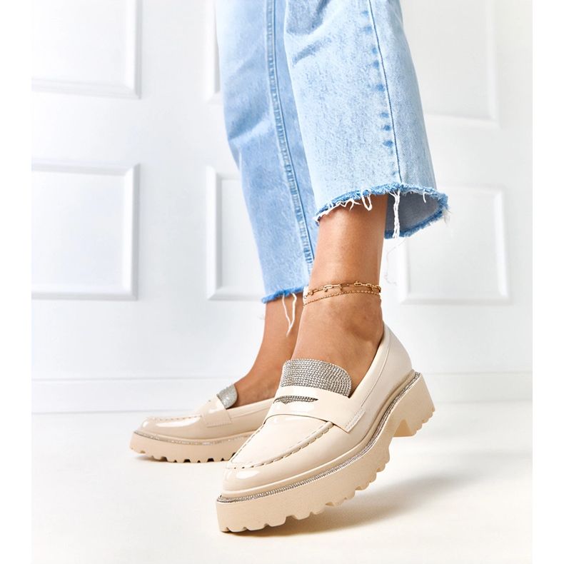 Laures -zirkonilla koristeltu beige lakattuja leipää 2