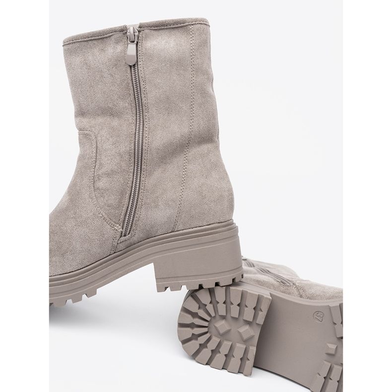 Shelvt Mukavat harmaat saappaat massiivisella pohjalla 1