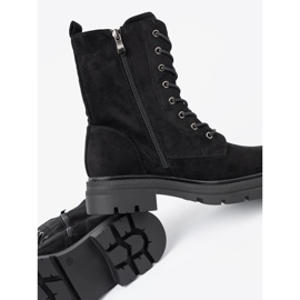 Shelvt Musta nauhoitettu työntekijät massiivisella pohjalla 1