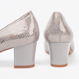 Shelvt Harmaat pumput hopeakoristeella 2