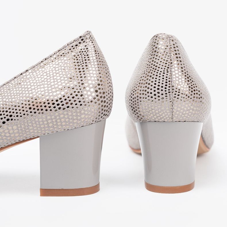 Shelvt Harmaat pumput hopeakoristeella 2