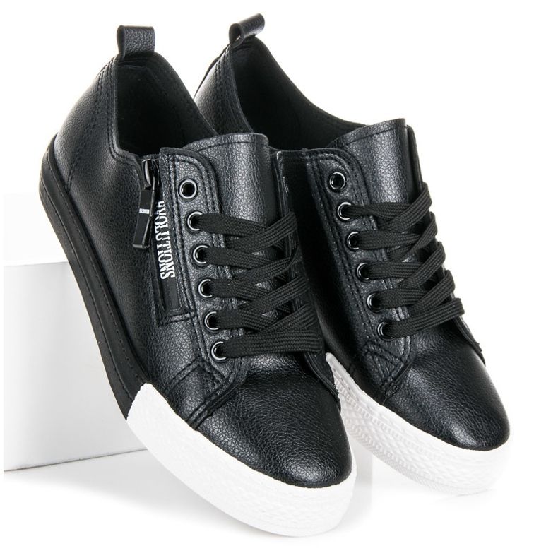 Tennarit alustalla musta 1