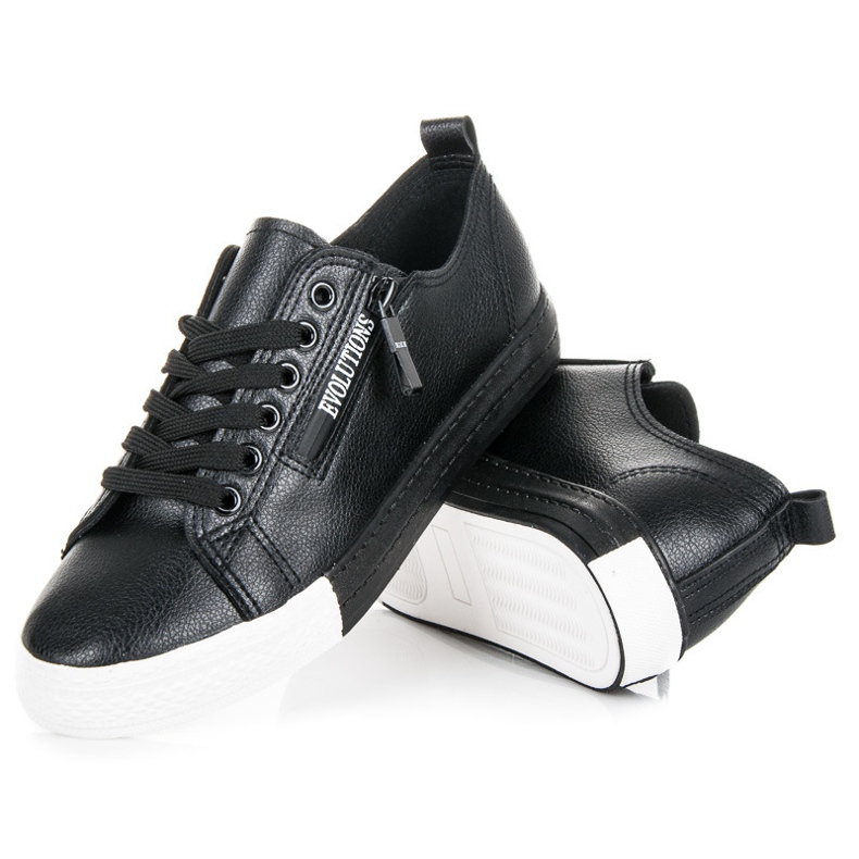 Tennarit alustalla musta 2