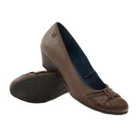 Naisten pumput Caprice 22307 jousella ruskea monivärinen 3