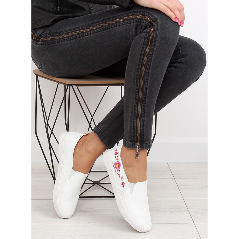 Sliponit herkkävalkoisella brodeerauksella g1204a Valkoinen 2