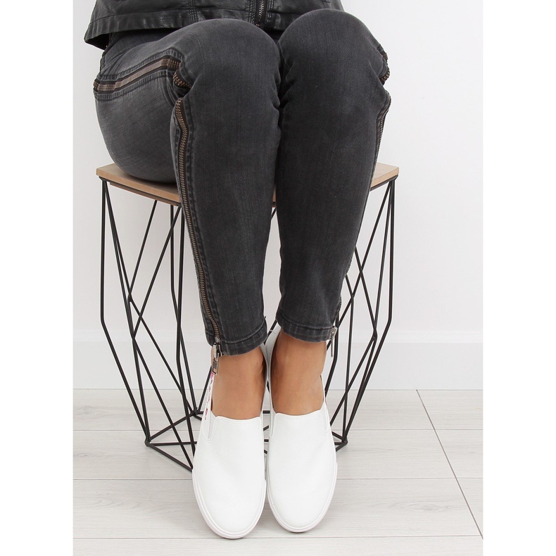 Sliponit herkkävalkoisella brodeerauksella g1204a Valkoinen 1