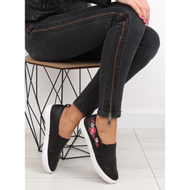 Sliponit herkällä mustalla brodeerauksella g1204a Black 2