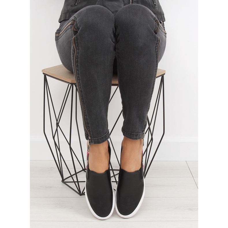 Sliponit herkällä mustalla brodeerauksella g1204a Black 1