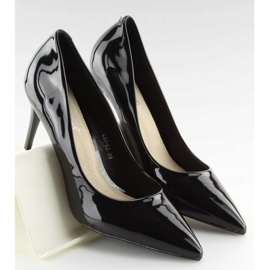 Mustat kiiltonahkapumput LEI-83 Musta 1