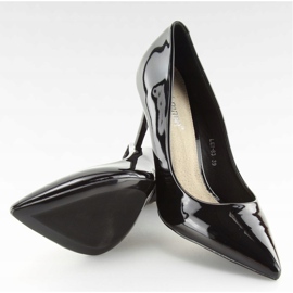 Mustat kiiltonahkapumput LEI-83 Musta 2