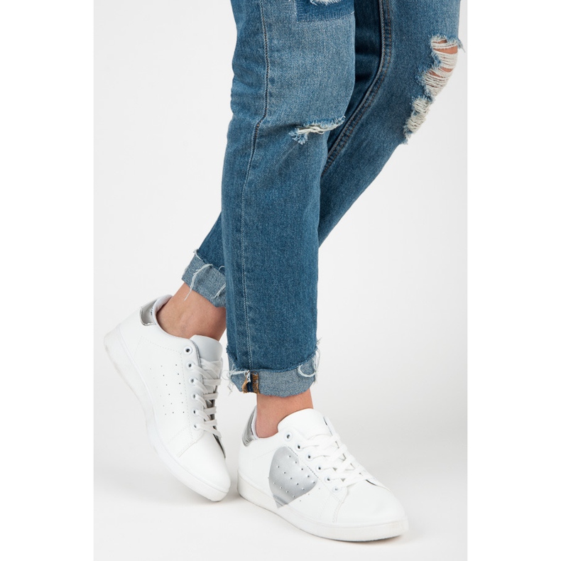 Valkoiset lenkkarit sydämellä valkoinen 1