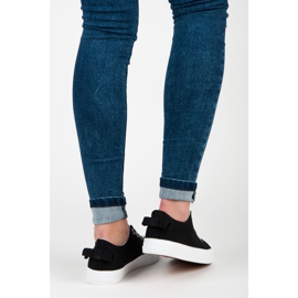 Mustat tennarit rusetilla 2