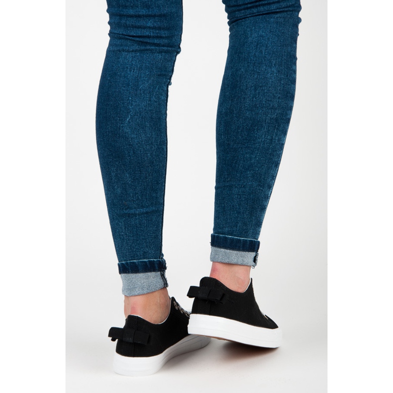 Mustat tennarit rusetilla 2