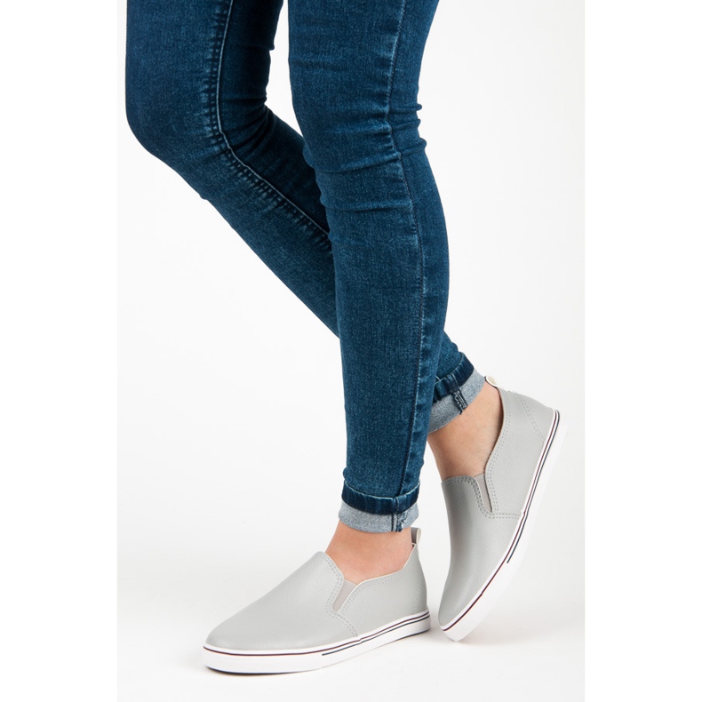 Pue tennarit päälle harmaa 2