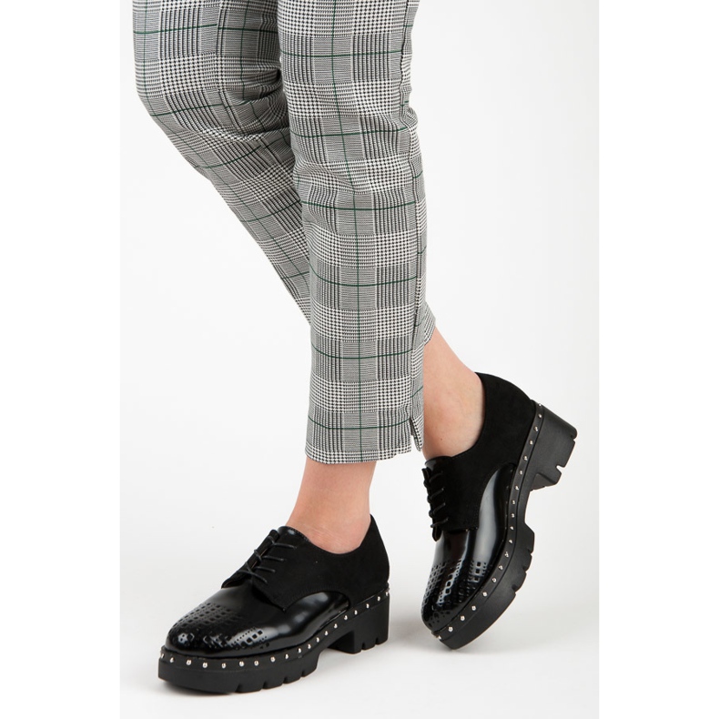 Kylie Kiven mustat kengät 2