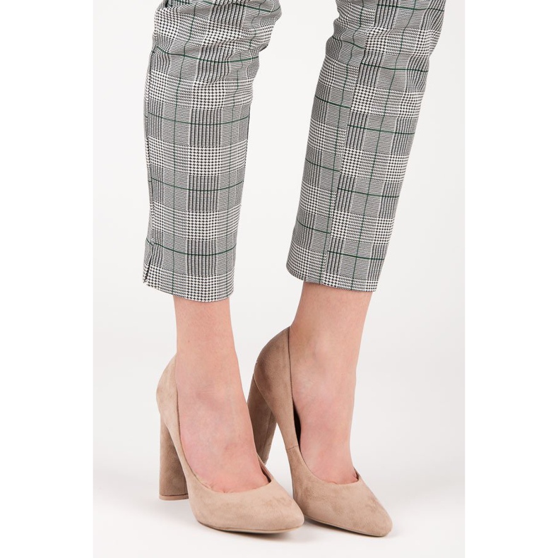 Ideal Shoes Tyylikkäät pumput pylväässä ruskea 2