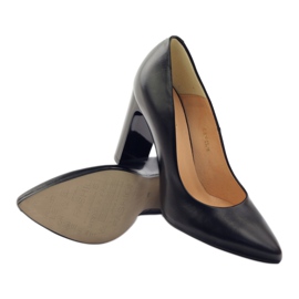 Klassiset pumput ESPINTO 689 -pylväässä musta 3