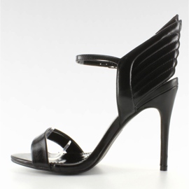 Sandaalit pinnoilla ja siivet LT65 Musta 2