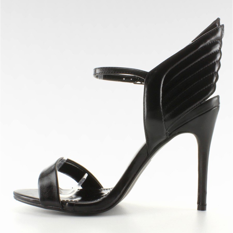 Sandaalit pinnoilla ja siivet LT65 Musta 2