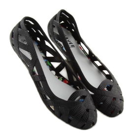 Balerinat meliski musta harjakattoinen KM127 musta 1