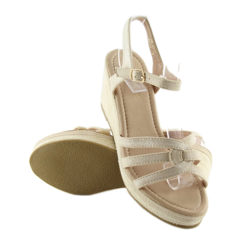 Beiget sandaalit kiilakoroilla SR-2817 beige 2