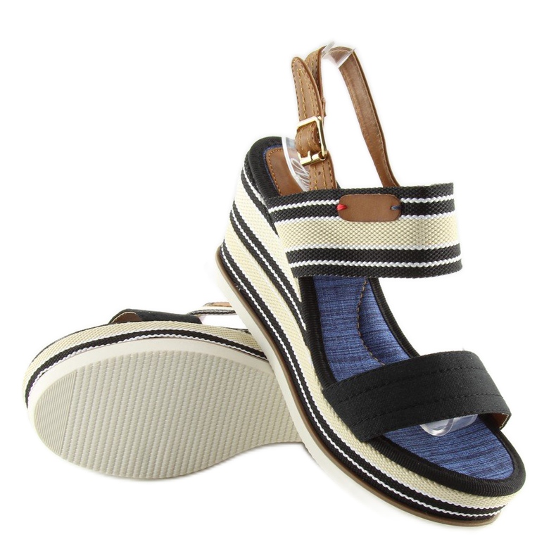 Mustat sandaalit kiilakorolla D-37 musta 2