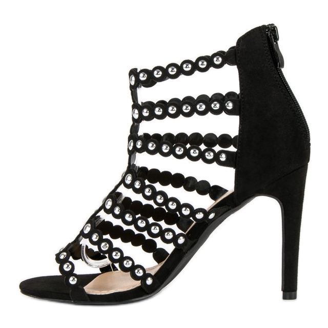 Mustat sandaalit korkokengissä 2