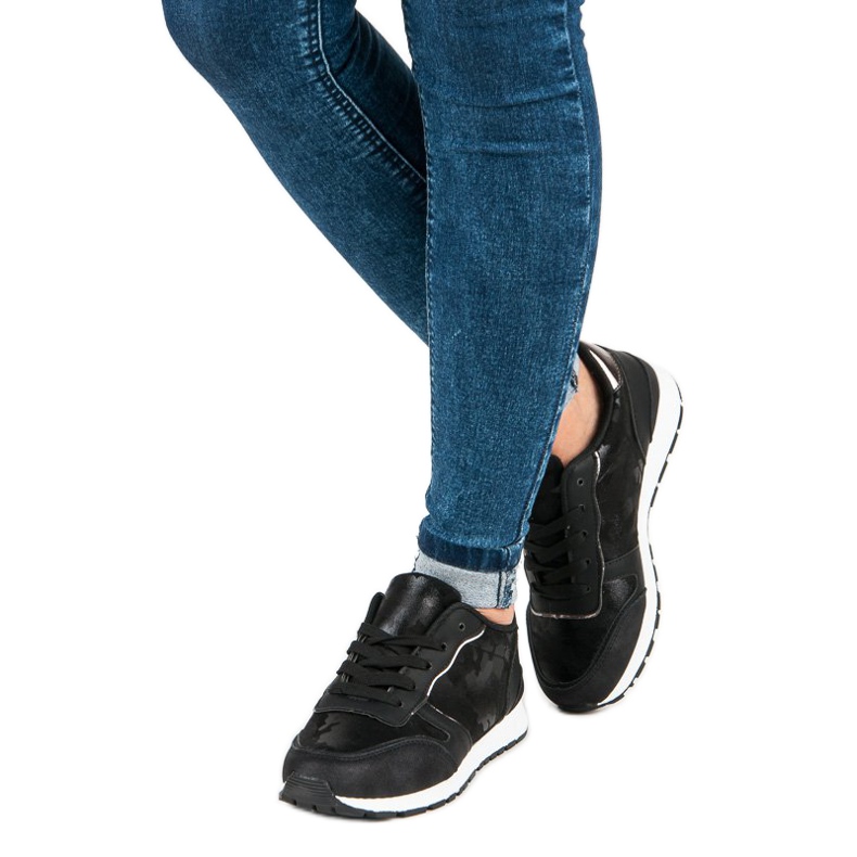 Mustat nauhalliset tennarit 1