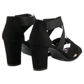 Filippo Mokkanahkasandaalit pylväässä musta 1