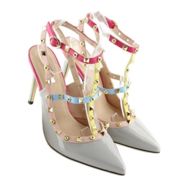 Pumput tapilla harmailla nastoilla 1381 harmaa 1