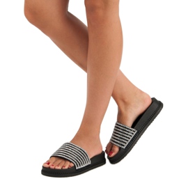 Mustat tossut kristalleilla 2