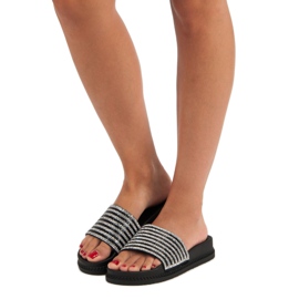 Mustat tossut kristalleilla 1