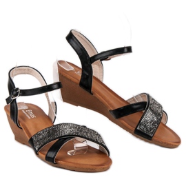 Mustat kiila sandaalit 2