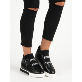 Mustat tennarit vetoketjulla 1