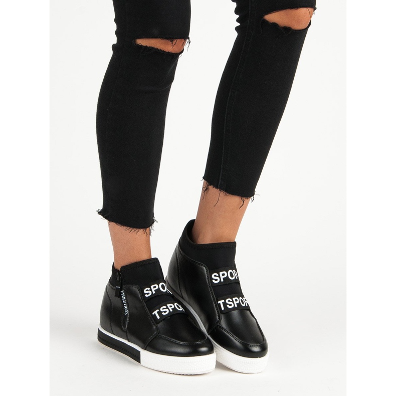 Mustat tennarit vetoketjulla 1