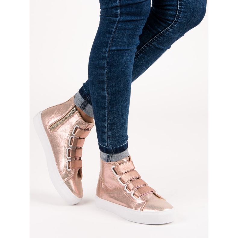 Vaaleanpunaiset tennarit, joissa resori vaaleanpunainen 1