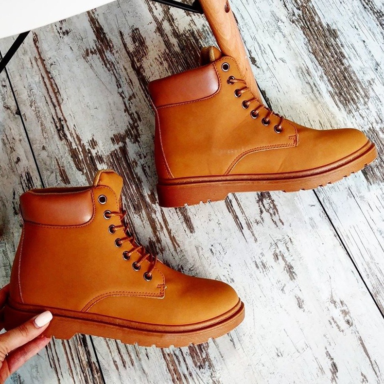 Kamelin ansastajat ruskea 1