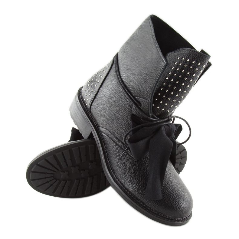 Työntekijät samettimustalla mustalla rusetilla 2