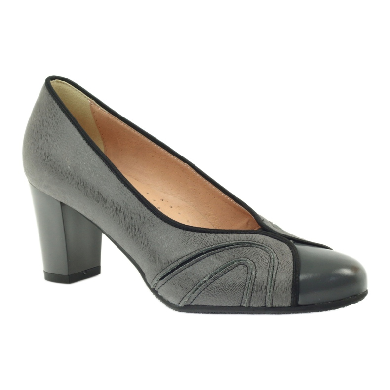 Harmaat Espinto -pumput pylväässä 1