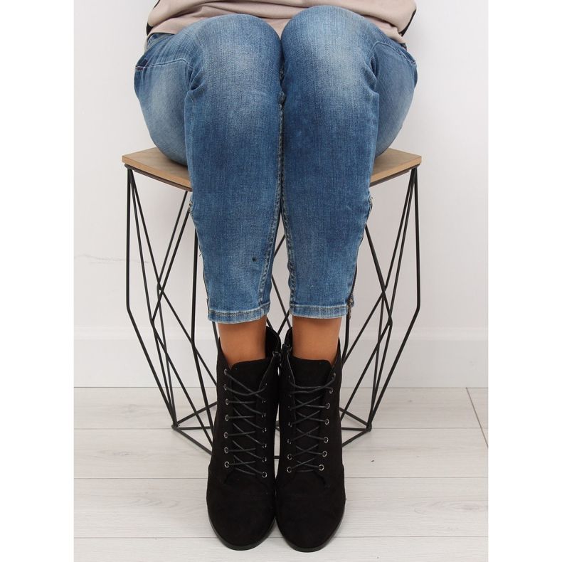 Saappaat vakaalla kantapäällä, musta JA161 1