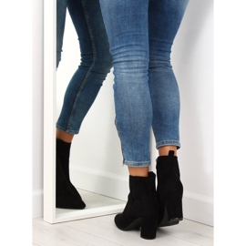 Saappaat vakaalla kantapäällä mustat YQ203P 2