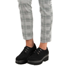 Mustat mokkanahkaiset kengät 1