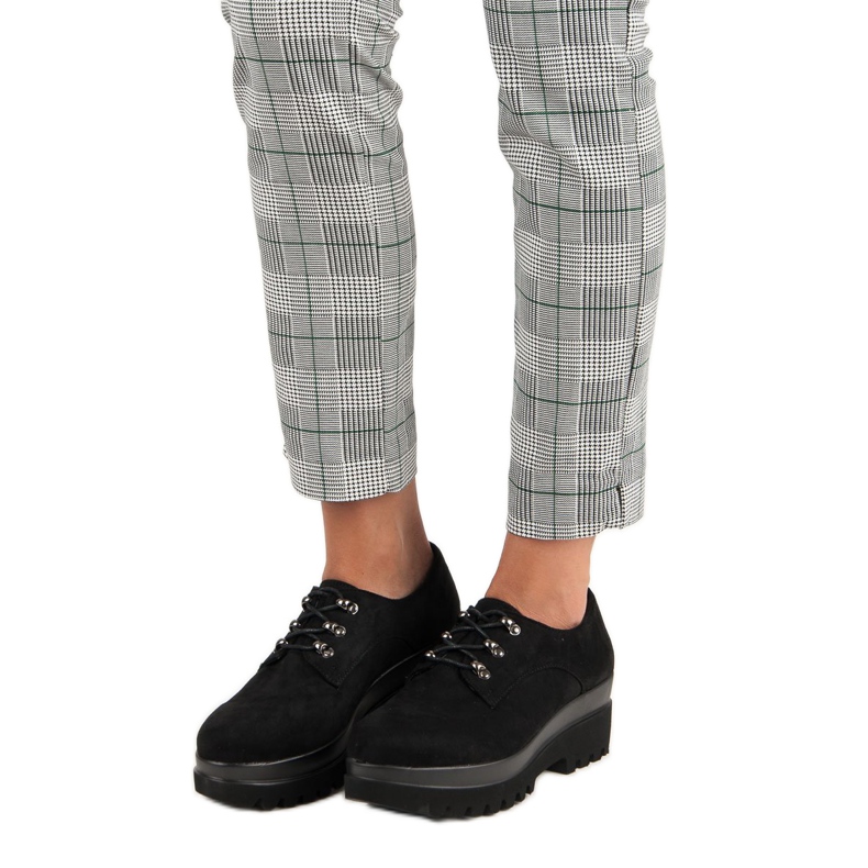 Mustat mokkanahkaiset kengät 1