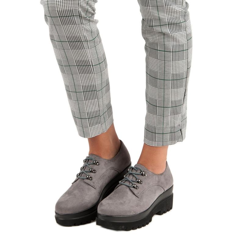 Harmaat mokkakengät 2 Harmaat mokkakengät 2