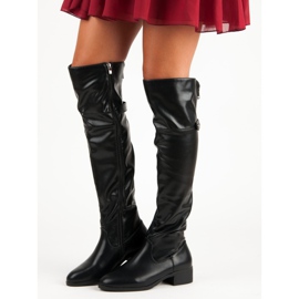 Mustat reisikorkeat saappaat vetoketjulla 1