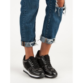 Tyylikkäät mustat lenkkarit 2