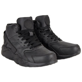 Mustat saappaat nilkan yläpuolella 1