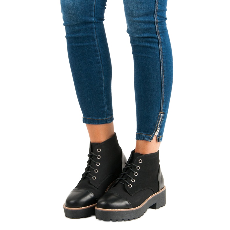 Kivisaappaat töissä musta 1